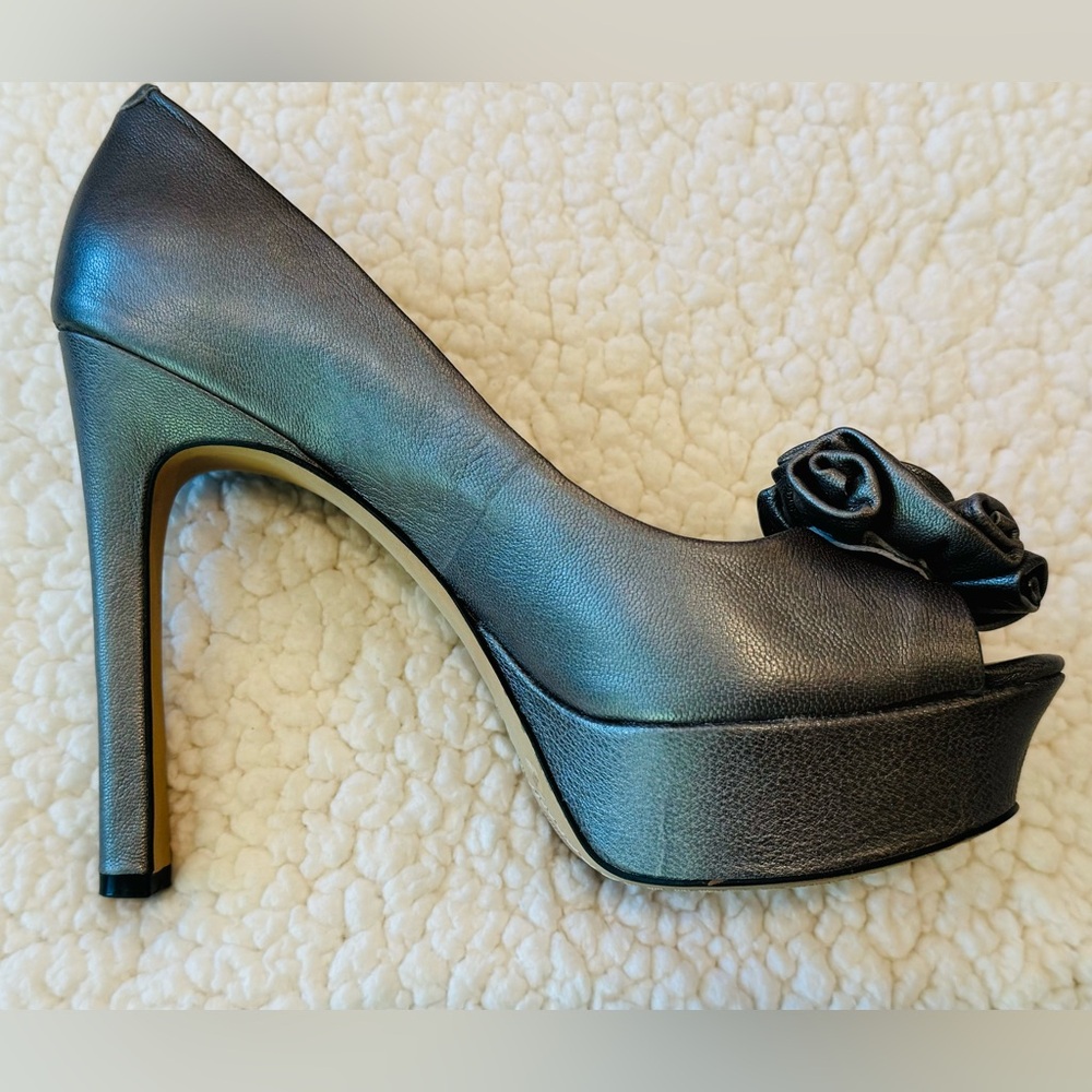 NWT - Vince Camuto Platform Peep-toe Pumps in graphite nappa leather - size 7.5